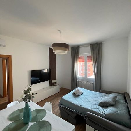 Soleo Guesthouse 몬차 외부 사진