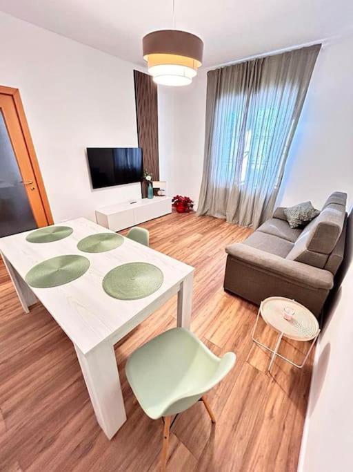 Soleo Guesthouse 몬차 외부 사진