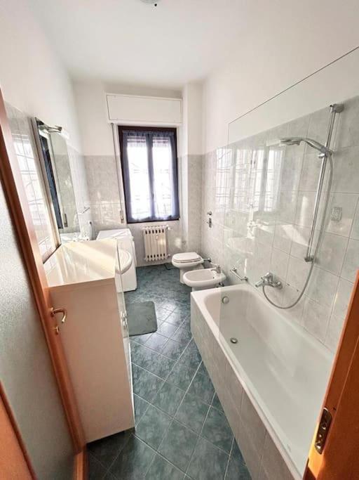 Soleo Guesthouse 몬차 외부 사진