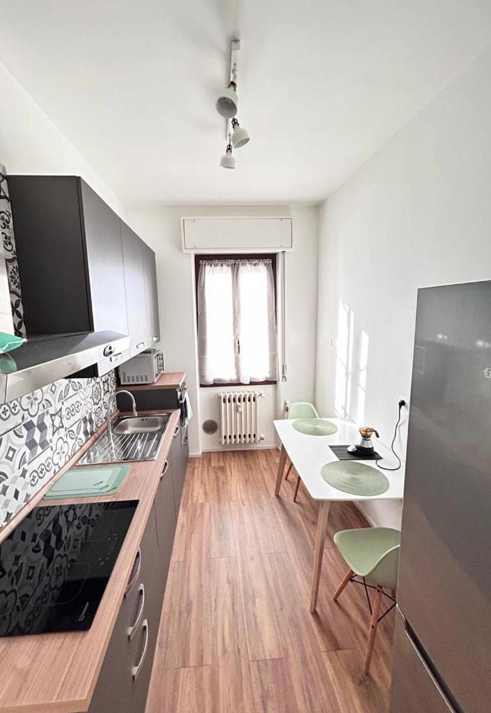 Soleo Guesthouse 몬차 외부 사진