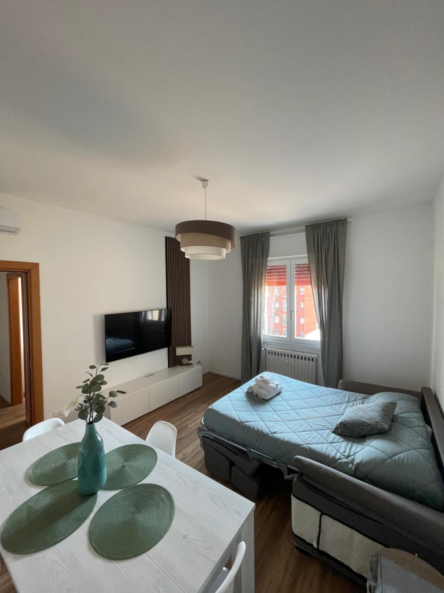 Soleo Guesthouse 몬차 외부 사진
